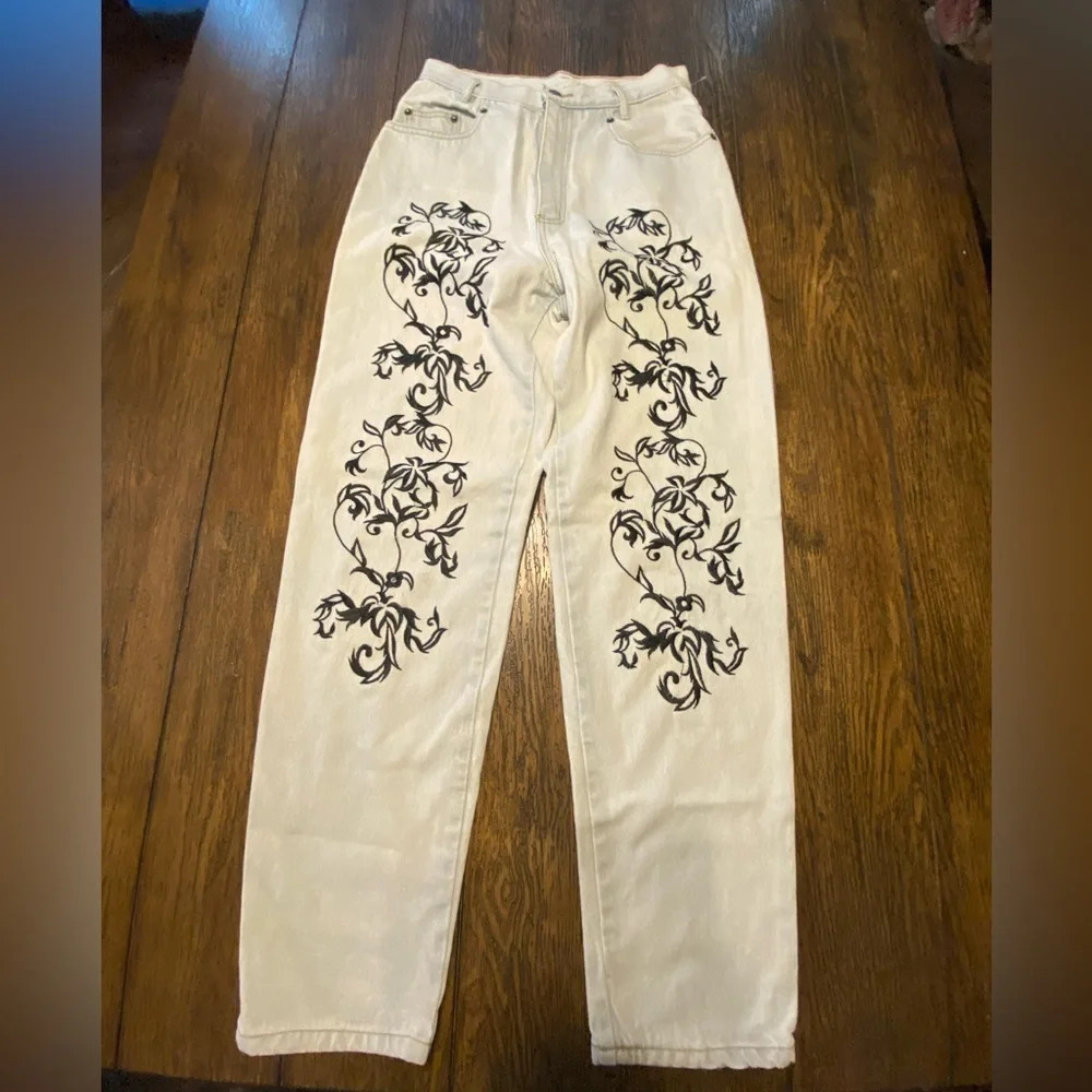 D’Mode Classix Vintage 90s Light Wash Denim W Paisley Embroidery Size 9/10 C3